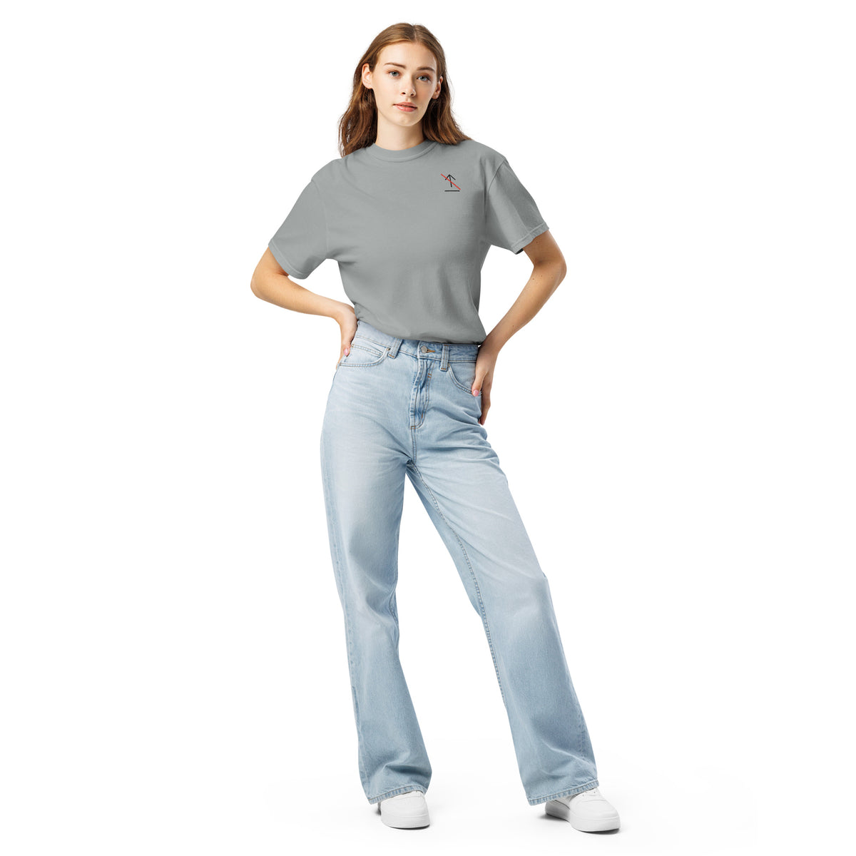 KUADRO 'Hoy no subo nada' classic heavyweight tee in granite — model front